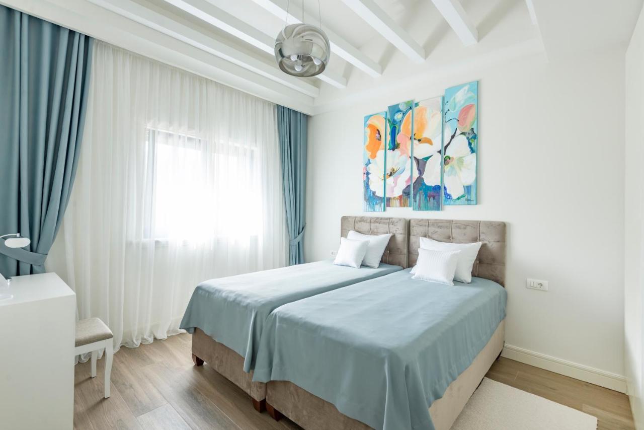 Lustica Apartments Central تيفات المظهر الخارجي الصورة