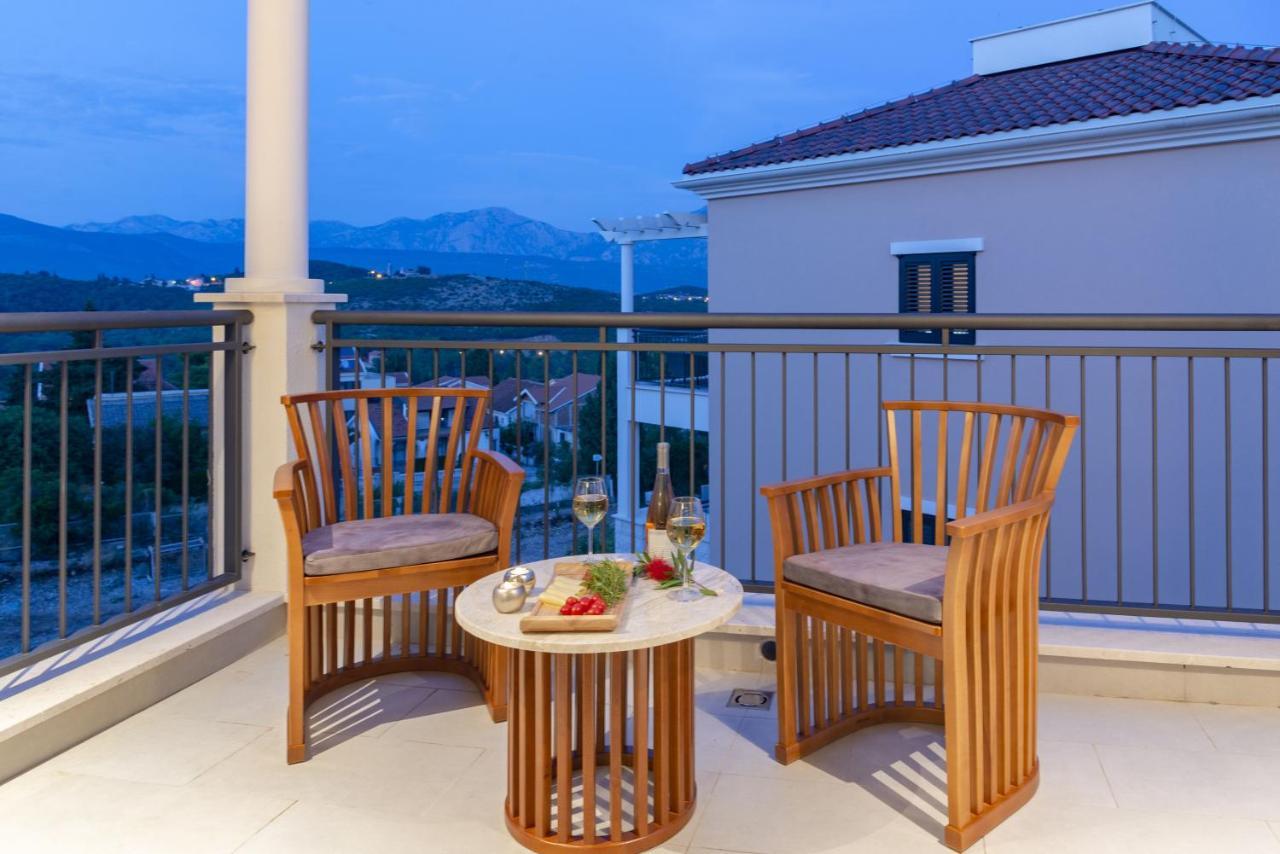 Lustica Apartments Central تيفات المظهر الخارجي الصورة