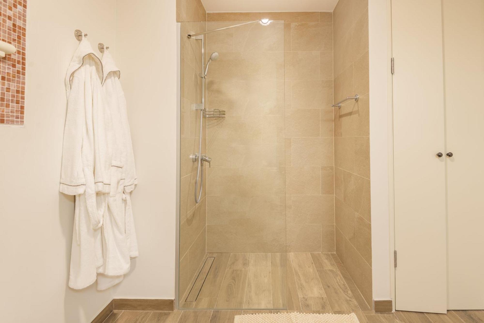 Lustica Apartments Central تيفات الغرفة الصورة