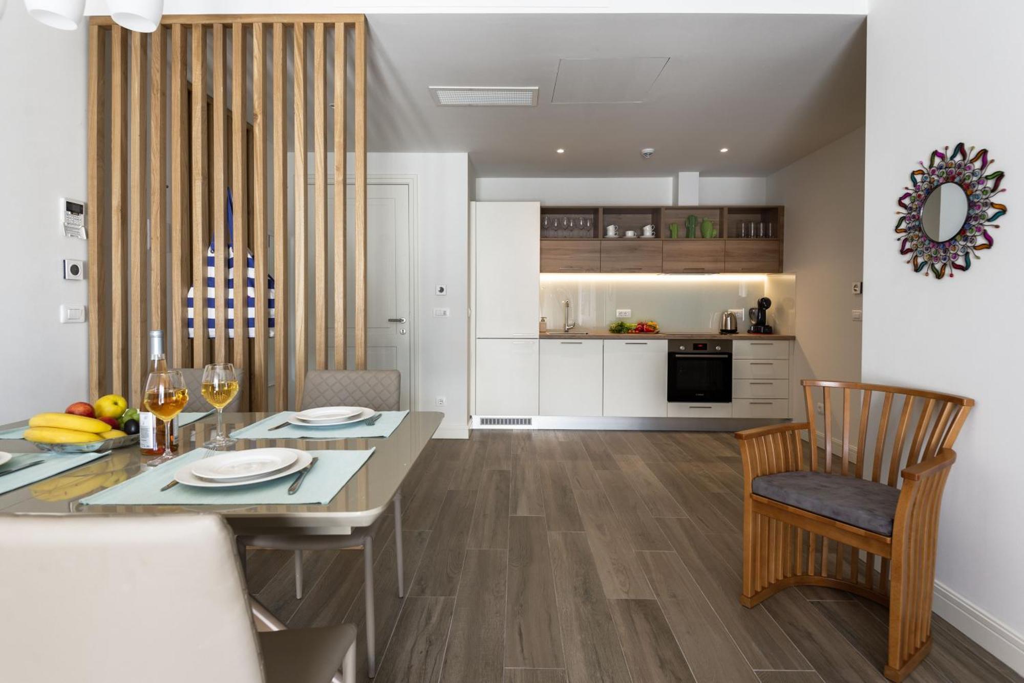 Lustica Apartments Central تيفات الغرفة الصورة