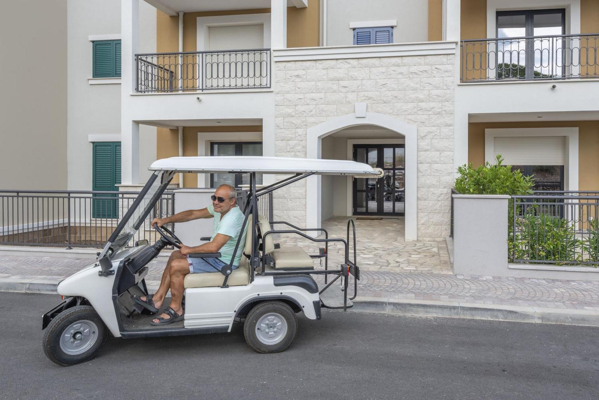 Lustica Apartments Central تيفات الغرفة الصورة