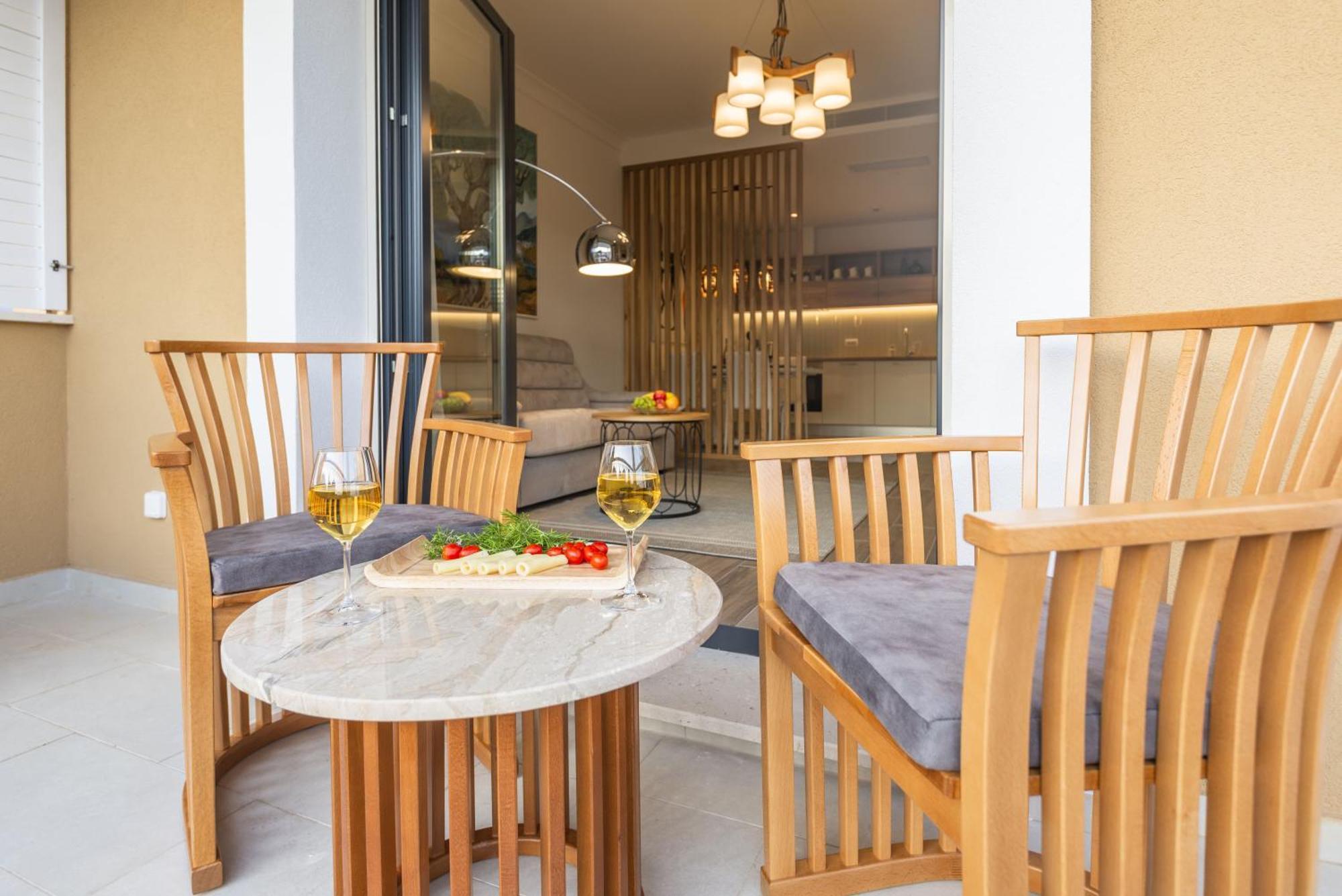 Lustica Apartments Central تيفات الغرفة الصورة